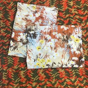 SOLD Vintage 70s Floral Pillowcase Set Queen